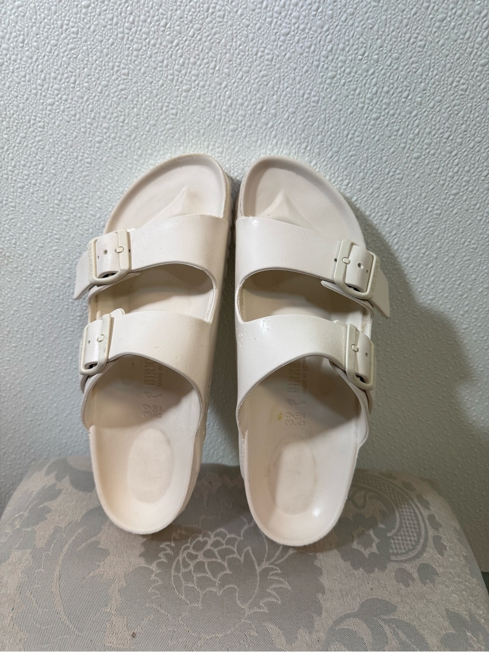 Birkenstock Arizona Eva Women's Eggshell Buckle Slide Sandals Sz 39 (E-46)